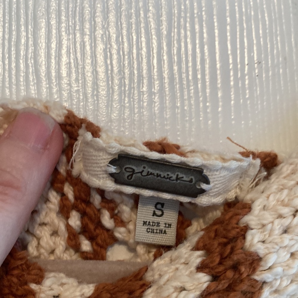 Beautiful gimmicks sweater in perfect condition size small - Picture 2 of 8